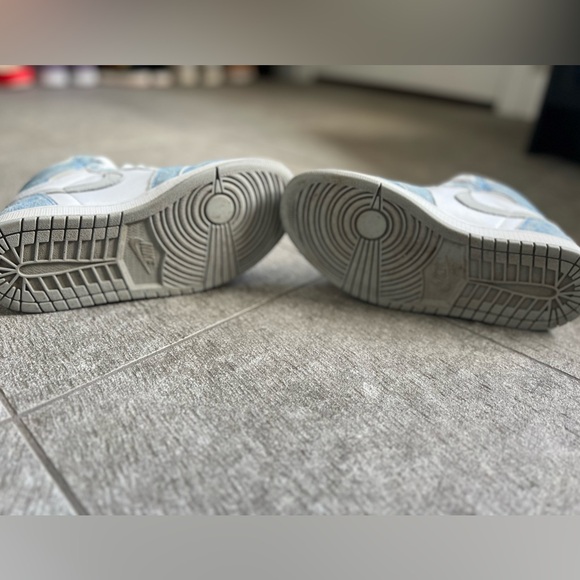 Youth size 6.5 Jordan Mid sneakers - Picture 5 of 5